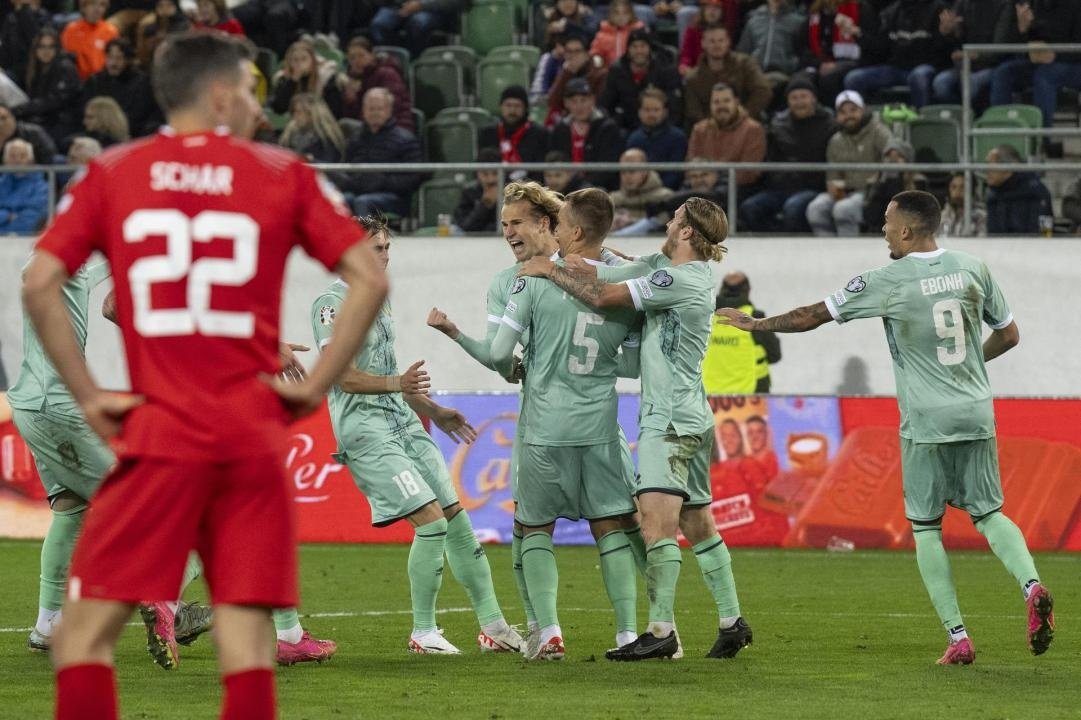 La Selección Suiza consiguió un empate 'in extremis' ante Bielorrusia (3-3). El conjunto helvético comenzó por delante en el marcador, pero vio como su rival le dio la vuelta. Akanji y Amdouni amarraron un punto que supo a poco con sus goles en el 89' y 90'.