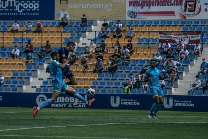 Álvaro Romero remonta y mete al Algeciras en 'play off'