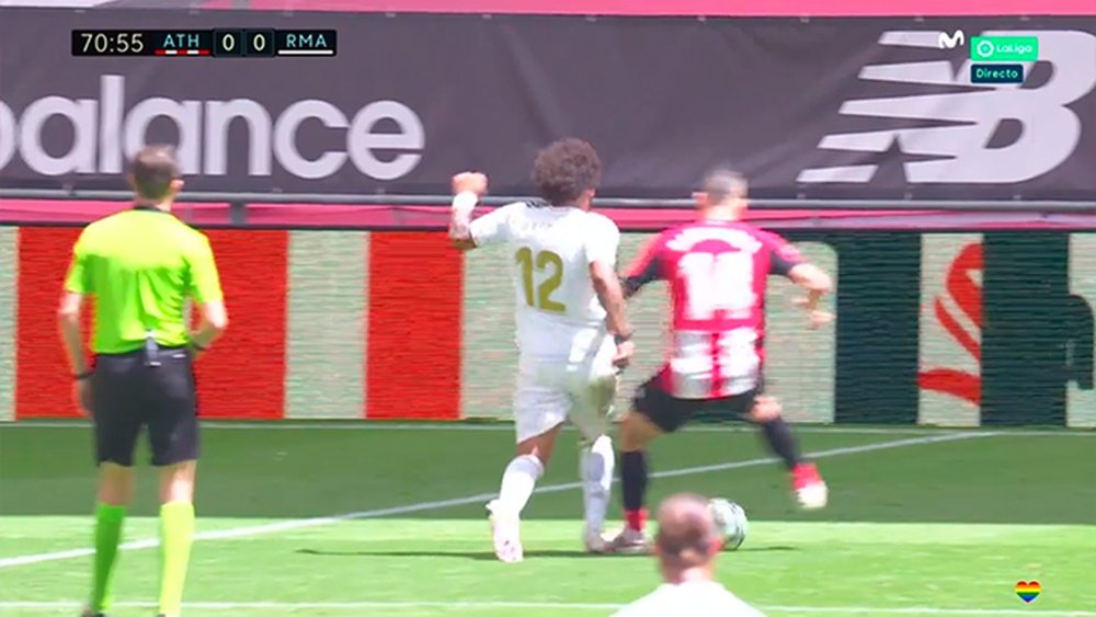 Même faute : penalty pour le Real ; pas pour l'Athletic ! Captura/MovistarFútbol