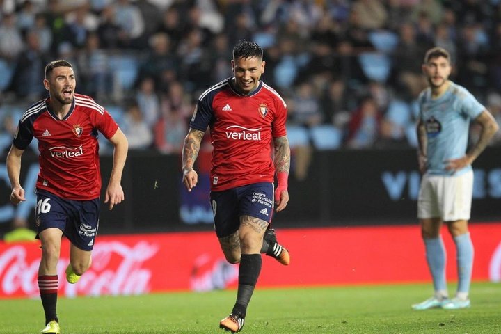Osasuna venció con dos goles del Chimy Ávila. EFE