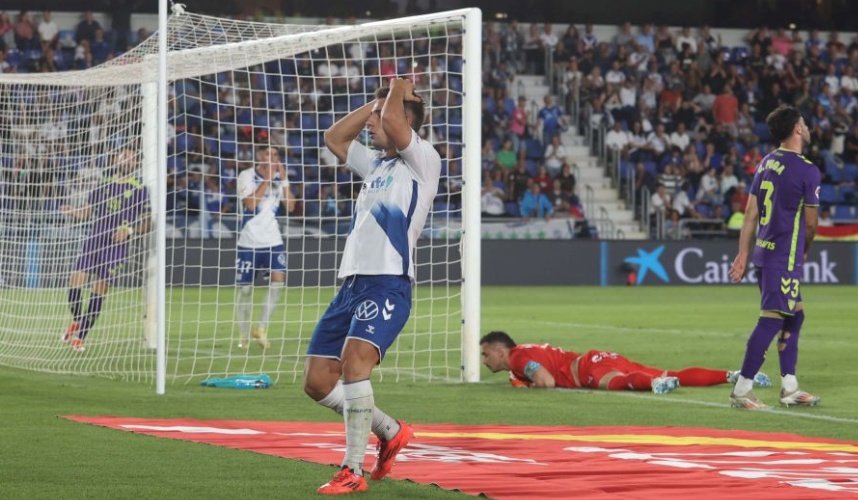 El Tenerife-Dépor, en el aire por el temporal de vientos huracanados. LaLiga