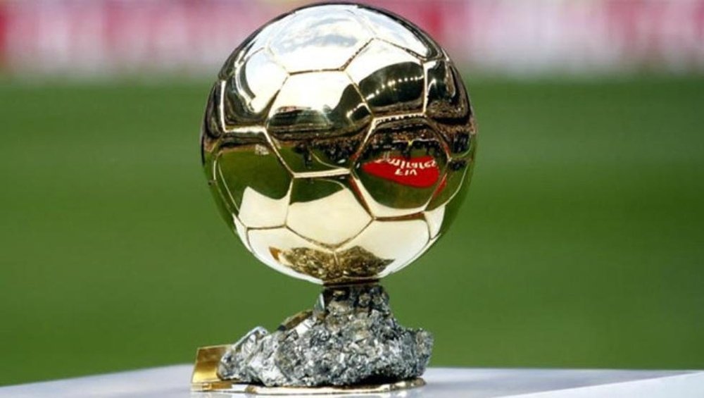 Imagen del trofeo del Balón de Oro. EFE