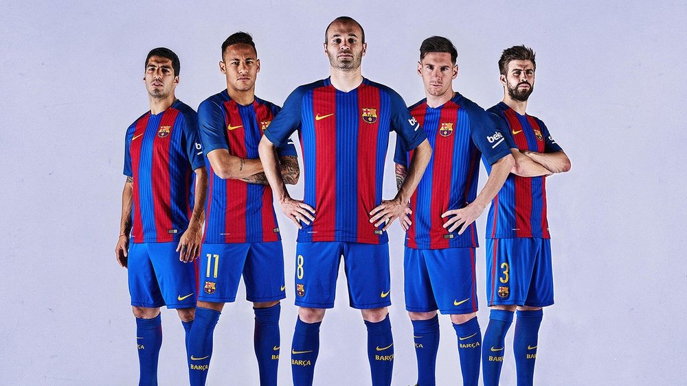 Imagen oficial de la nueva camiseta del Barcelona para la temporada 2016-17. FCBarcelona