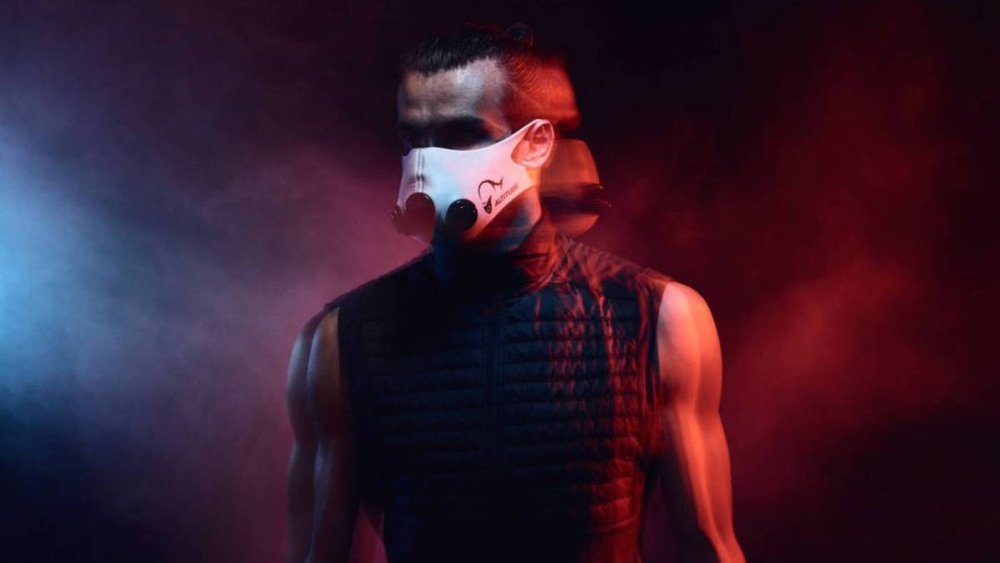 Bale promocionó la Altitude Mask en su Instagram.