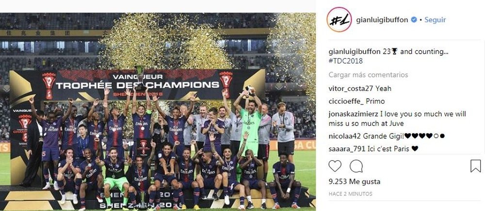 Buffon presume de trofeo. Instagram/gianluigibuffon