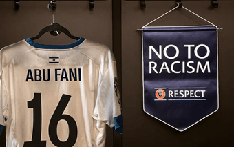 Abu Fani, jugador de la Selección de Israel, fue víctima de ataques racistas por parte de su propio público durante el triunfo por 2-1 ante Andorra en Jerusalén. La Asociación Israelí de Fútbol publicó un comunicado para repudiar estos hechos lamentables.