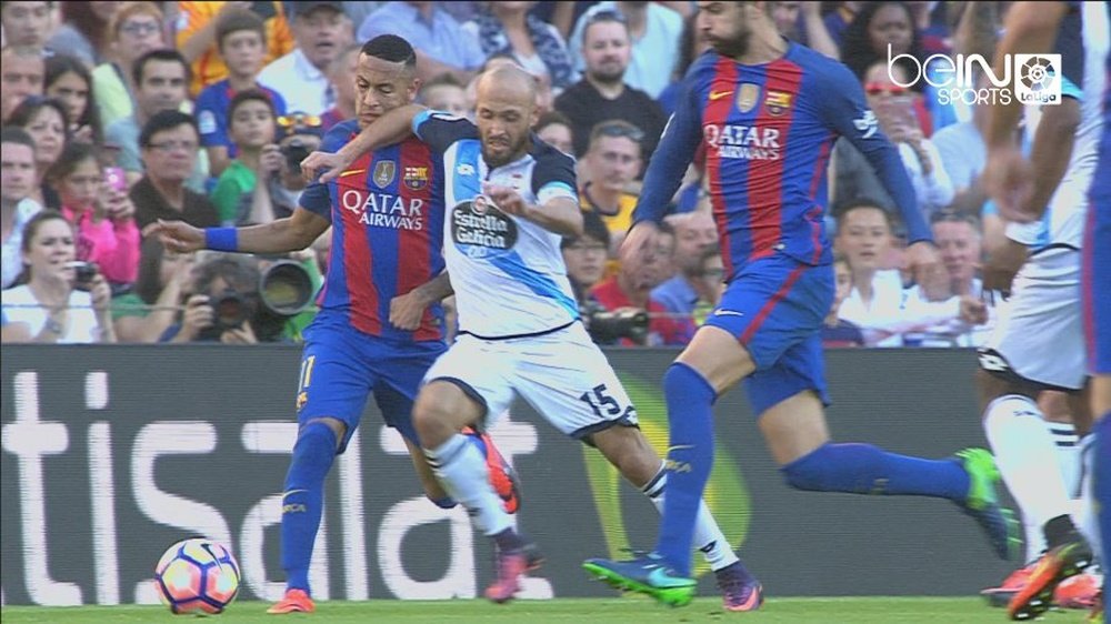 Imagen televisiva del momento en que Laure golpea con el codo en el rostro a Neymar. BeInSports