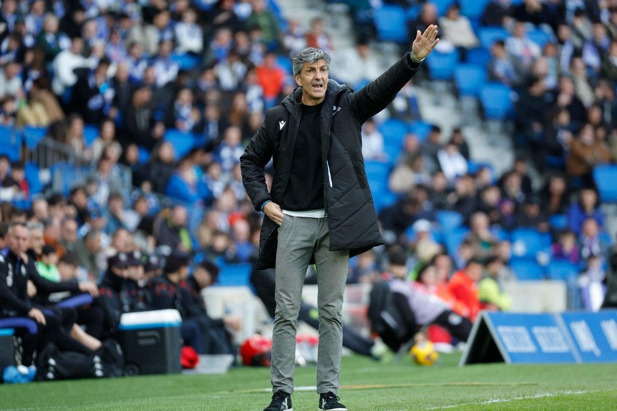 La plata espera a Imanol en su adiós. EFE/Juan Herrero