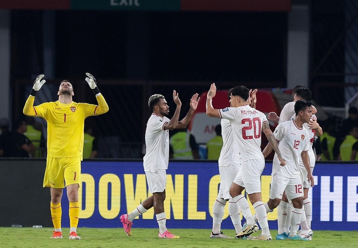 Indonesia, contra todo pronóstico, derrotó a Arabia Saudí por 2-0 y apretó aún más el Grupo C de la fase de clasificación en Asia para el Mundial 2026. Antes de que Australia visite a Baréin, hay 4 selecciones empatadas a 6 puntos y el colista, precisamente Baréin, tiene 5. Los 16 de Japón le saca del enorme atasco a 4 jornadas para el final.