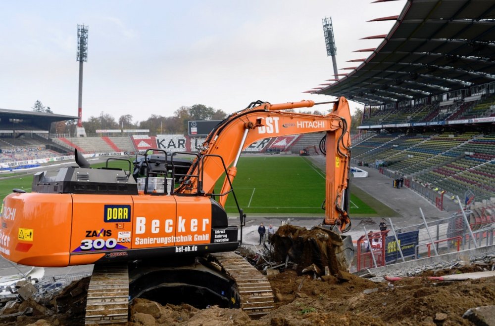 Ya han empezado las obras en el Wildparkstadion. Twitter/KarlsruherSC
