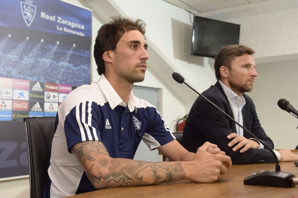 El centrocampista atendió a los medios. Real Zaragoza