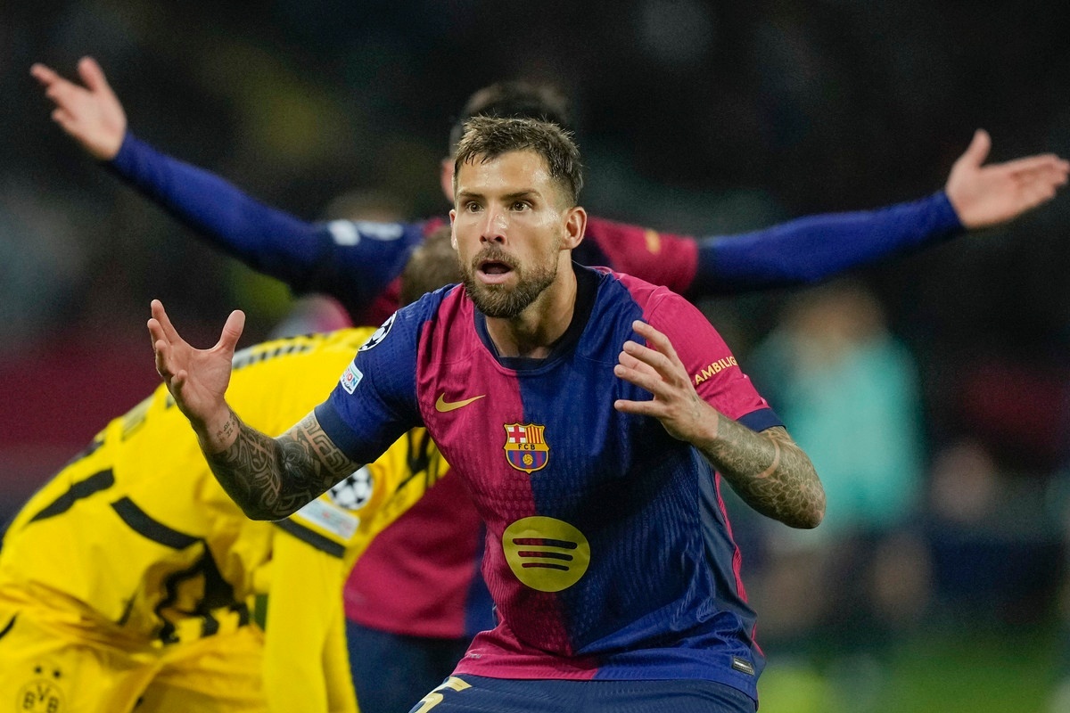 Iñigo Martinez Barcelona temporada 24-25