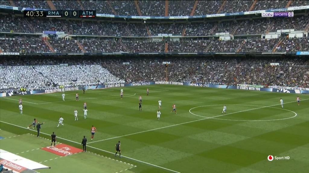 Vitolo estaba por delante de Varane y en línea con Carvajal. beINSports