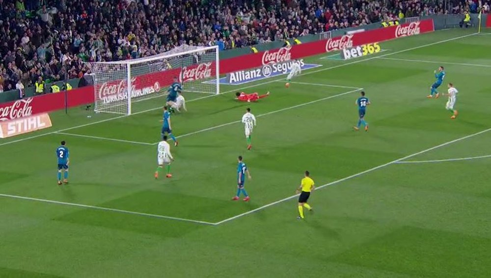 El gol no sirvió de nada, ya que Benzema anotó el 3-5 minutos después. beINSports