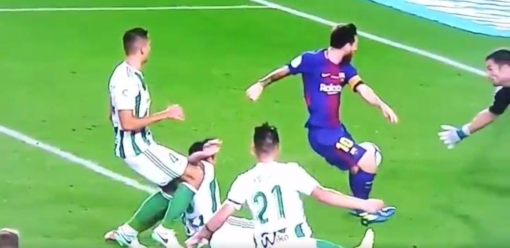 Messi no llegó a rematar por unos centímetros. LaLigaTV