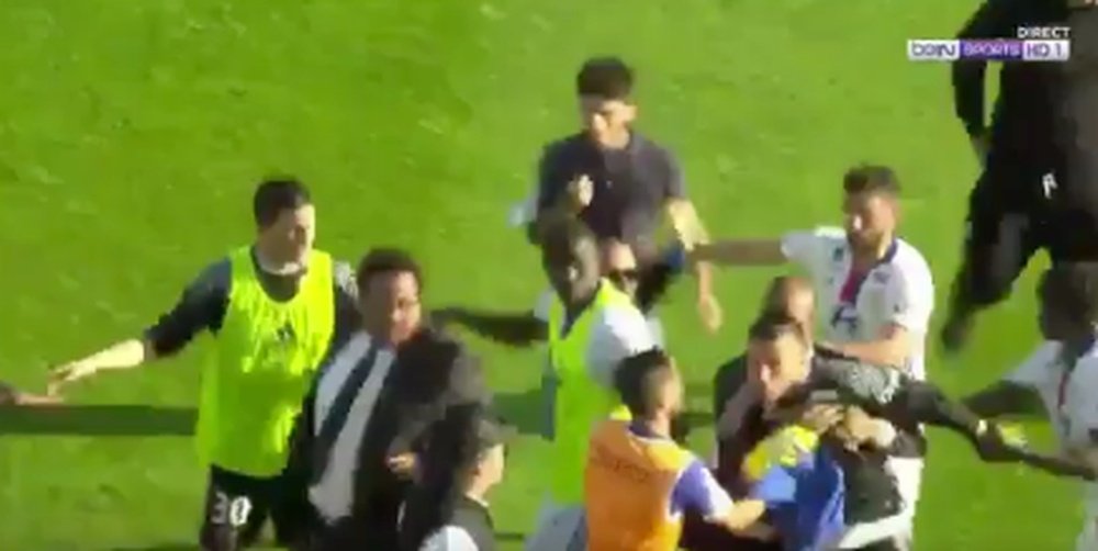Anthony Lopes foi alvo da fúria dos torcedores do Bastia. Youtube/beINSports