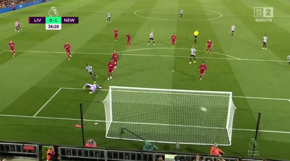 Isak marcó contra el Liverpool. Captura/DAZN