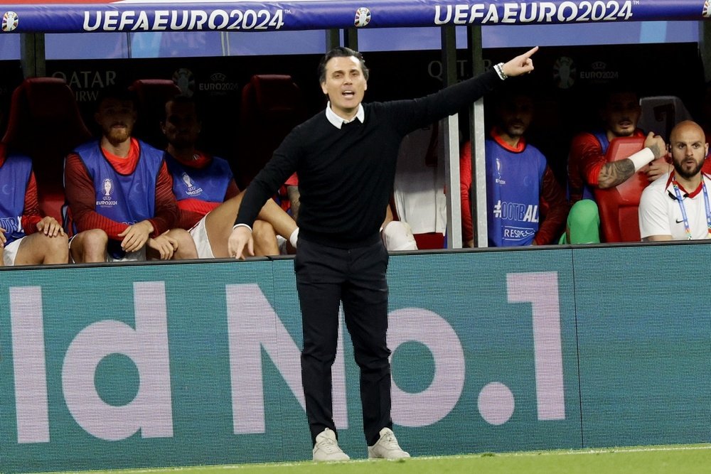 Montella is confident that Turkey has a great future with so many young players. EFE