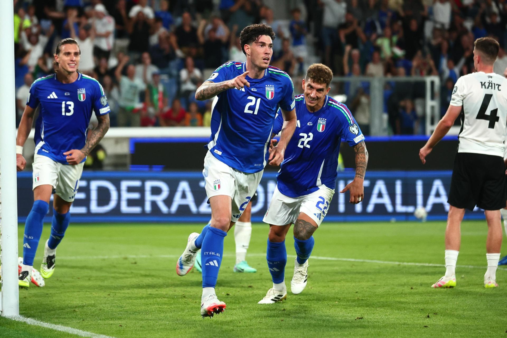 La Nazionale Azzurra debutta nella sosta di settembre con una vittoria travolgente per 5-0 sull'Estonia. Gattuso, Bastoni e Retegui lodano la prestazione e sottolineano entusiasmo, fame e determinazione del gruppo.