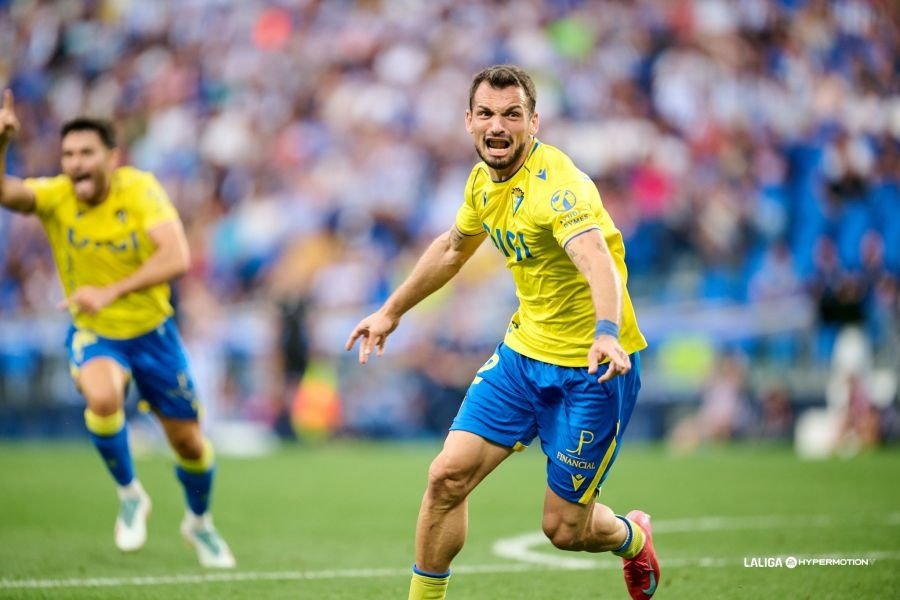 Iuri Tabatadze rescató al Cádiz con un doblete. LaLiga