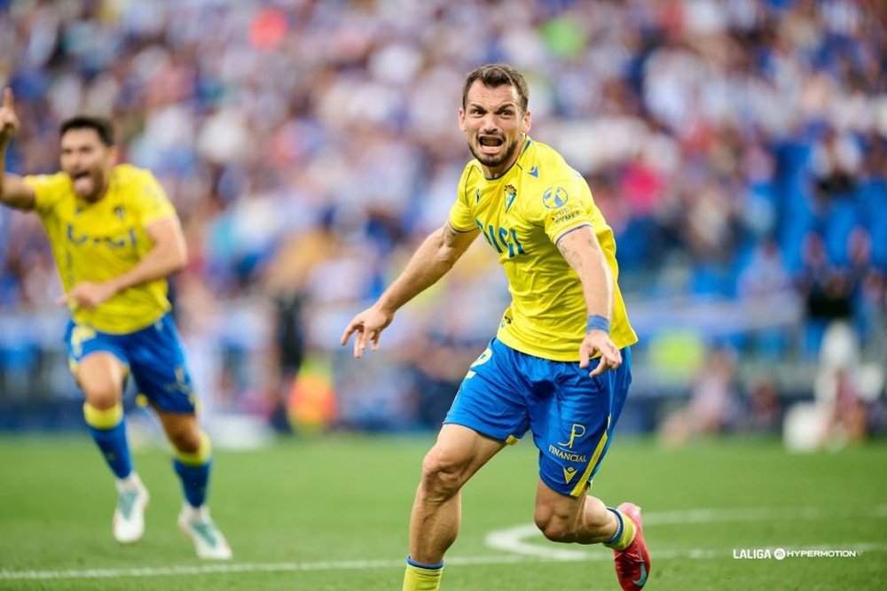 Iuri Tabatadze rescató al Cádiz con un doblete. LaLiga