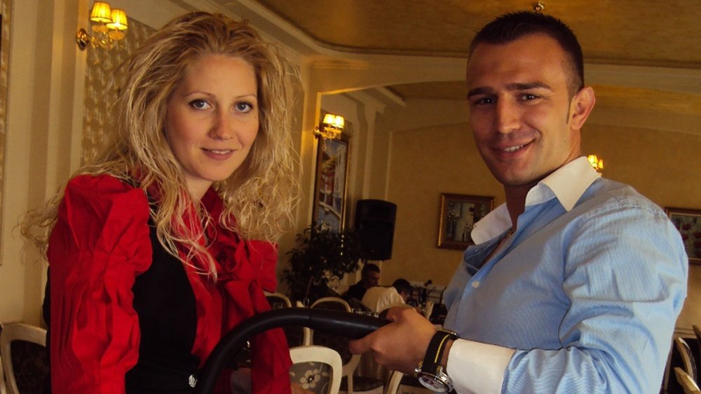 Ivaylo Stoyanov acudió a un concurso de su país para encontrar pareja. AsociaciónBúlgaradeÁrbitros
