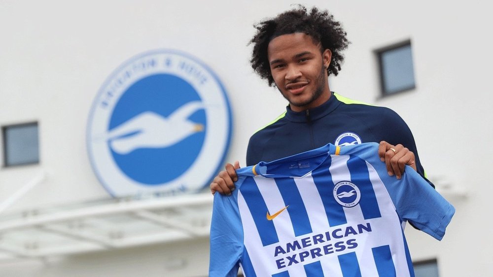 Izzy Brown has talked about the difficulties of breaking in to the Chelsea team. Twitter/BHAFC