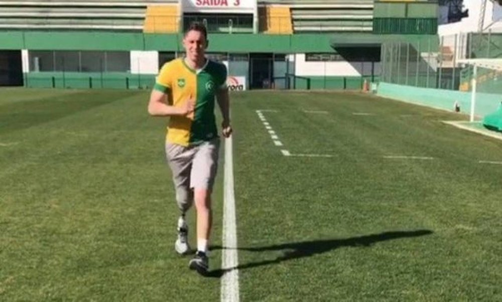 Jackson Follman, superviviente de Chapecoense, vuelve a correr con una pierna ortopédica. Youtube