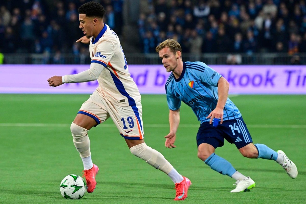 Juventus stepped up talks with United as they aim to strike a deal for Sancho. EFE