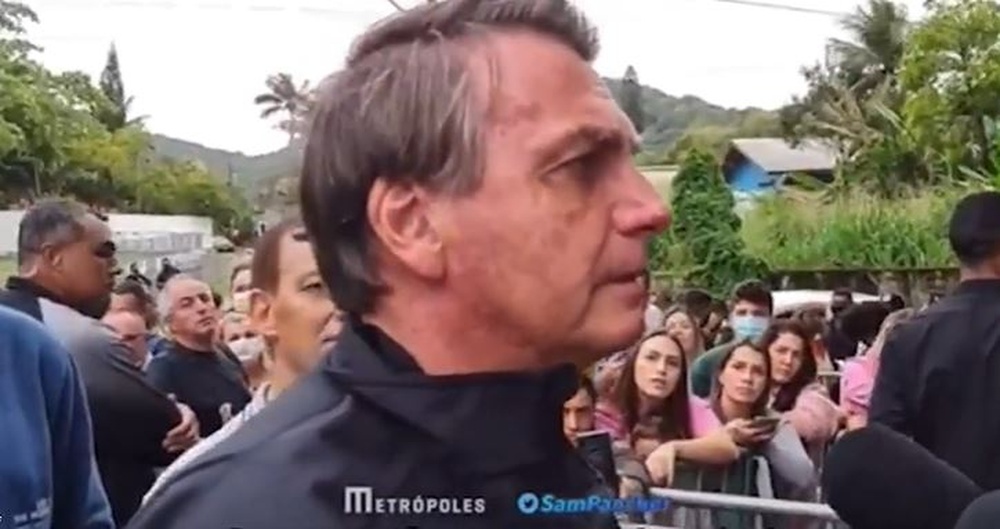 Jair Bolsonaro no pudo entrar al Santos-Gremio al no estar vacunado. Captura/Metropoles
