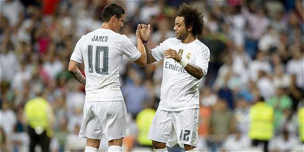 James celebra con Marcelo el tanto de la victoria en el Trofeo Santiago Bernabéu. Twitter