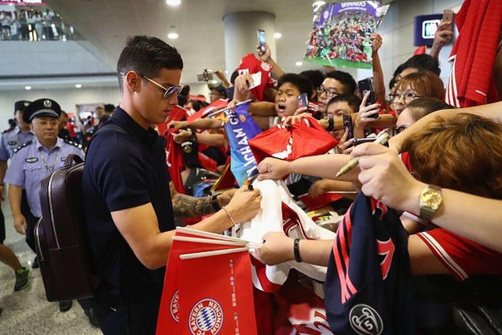 James provocou a loucura entre os adeptos asiáticos com a sua chegada à China. ESPN