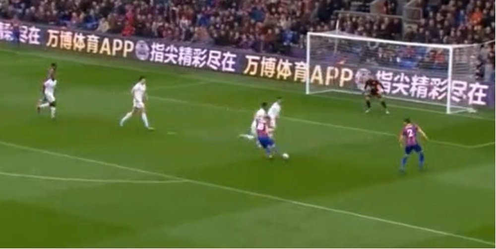 McArthur finished off a pass from Zaha for Palace's second. Captura