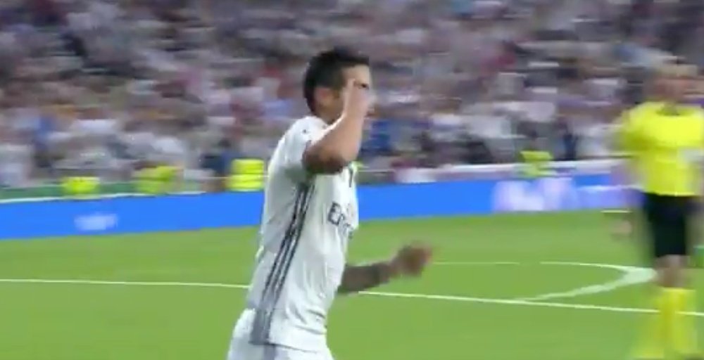 James realizó un gesto de reivindicación en la celebración del 2-2 ante el Barça. Youtube