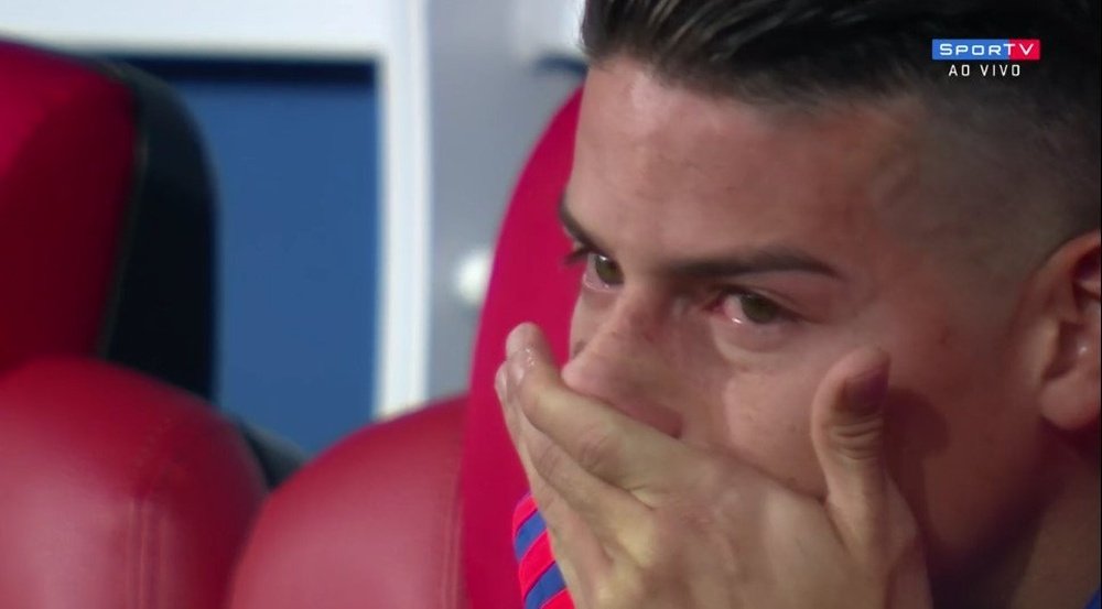 James Rodriguez watched his side lose helplessly from the bench. Captura/SporTV
