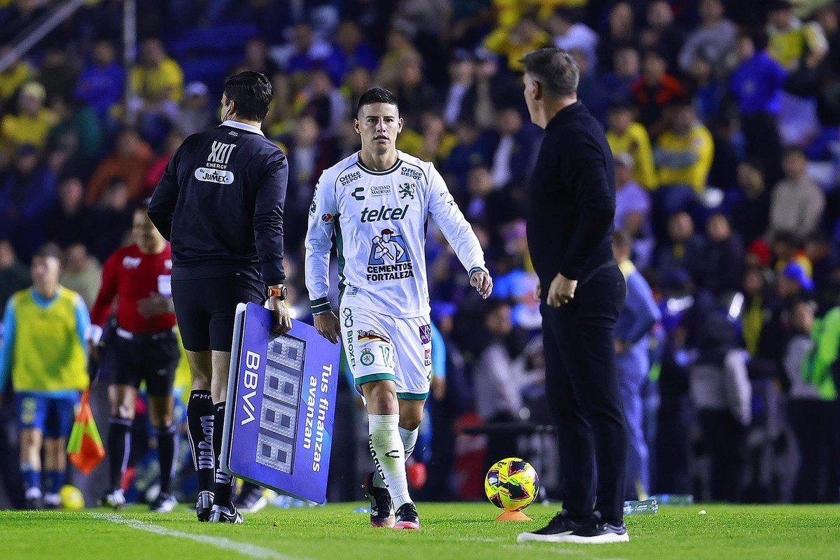 La zurda de James defiende el liderato