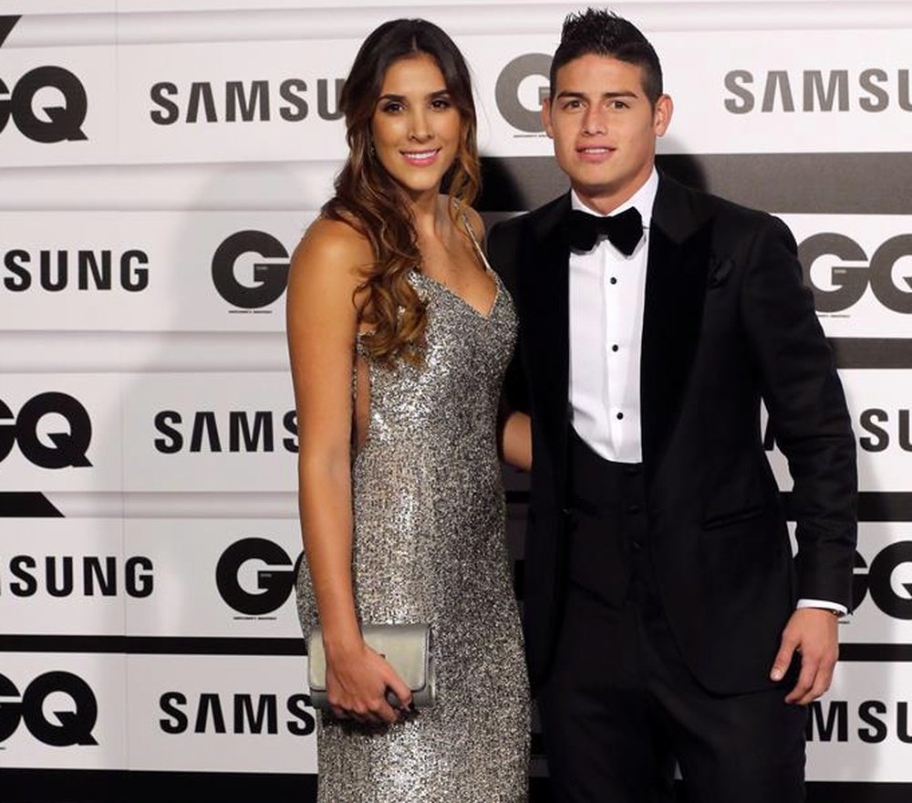 James Rodriguez and Daniela Ospina posing for a picture. EFE