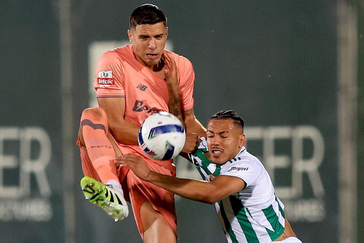 Clayton Silva lleva más de la mitad de los goles de su equipo en la Liga Portuguesa. Con 9 de los 19 que ha logrado el Rio Ave, solo le supera Chuchu (9 de 17), del Nacional, de las 10 ligas con mejor ranking del continente europeo. Kylian Mbappé es tercero con 18 de 36.