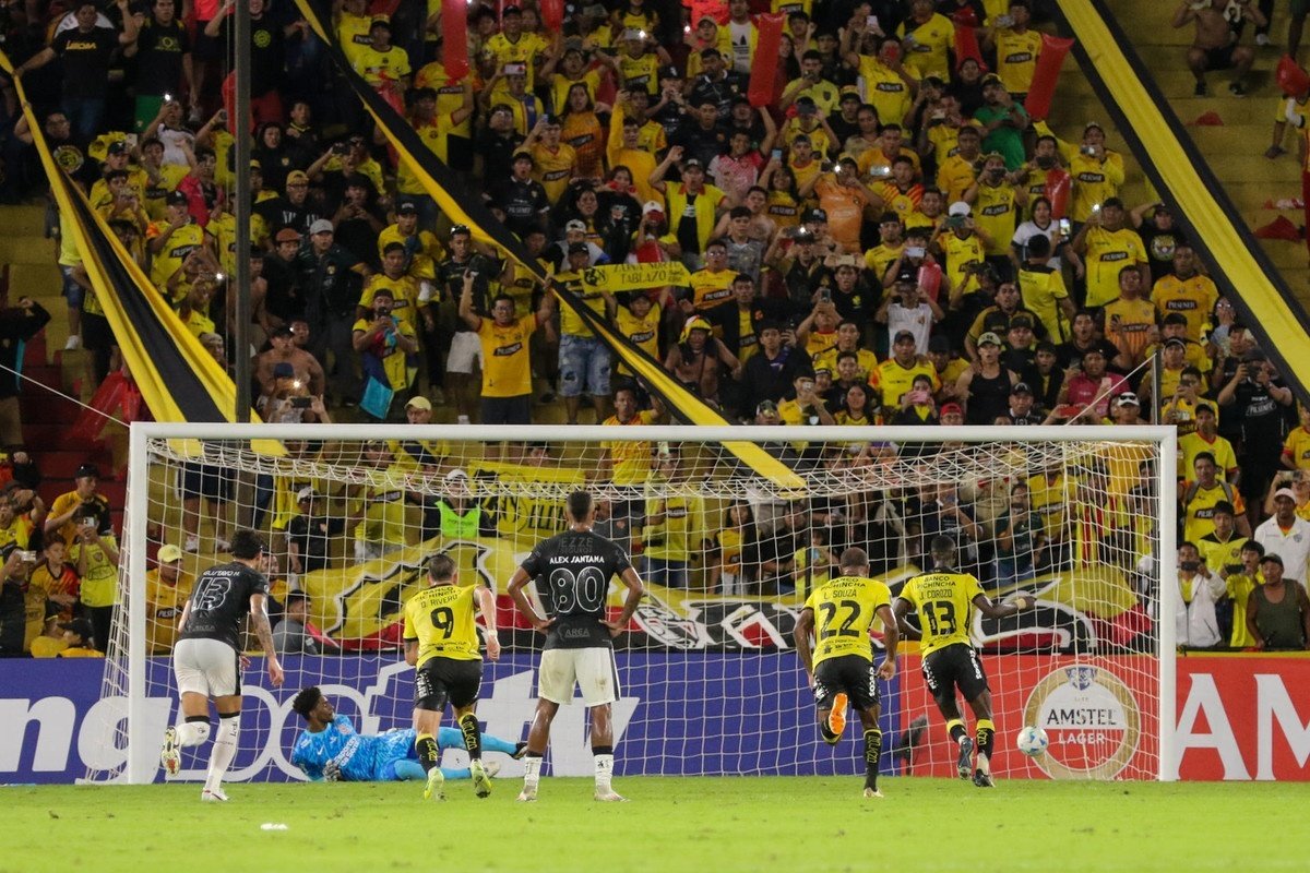 Barcelona goleia o Corinthians e fica perto da fase de grupos da Libertadores