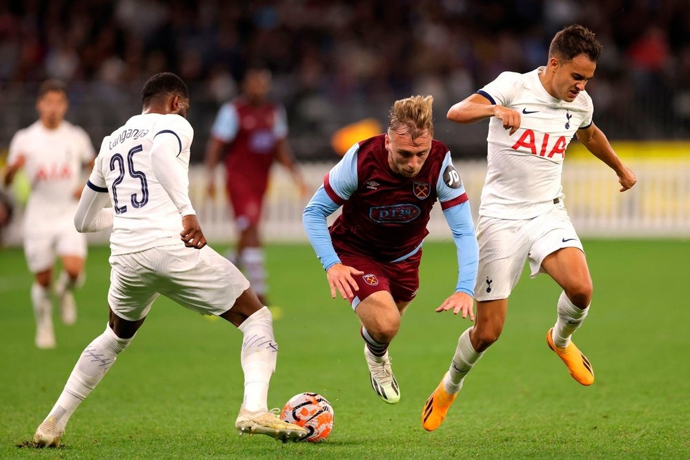 Spurs boss Ange Postecoglou does not count on Reguilon. EFE