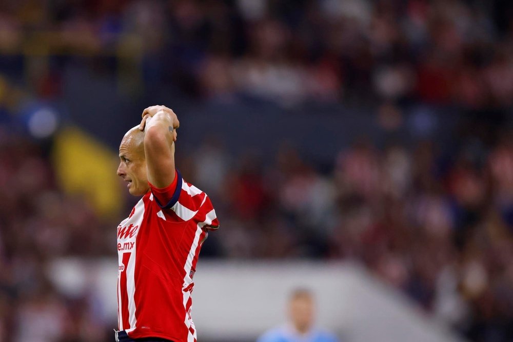 Chicharito ha recibido una multa económica de la FMF. EFE