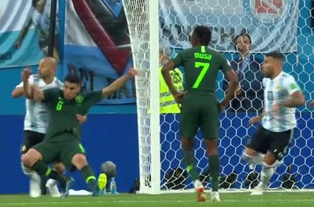Javier Mascherano was at fault for the penalty. Captura