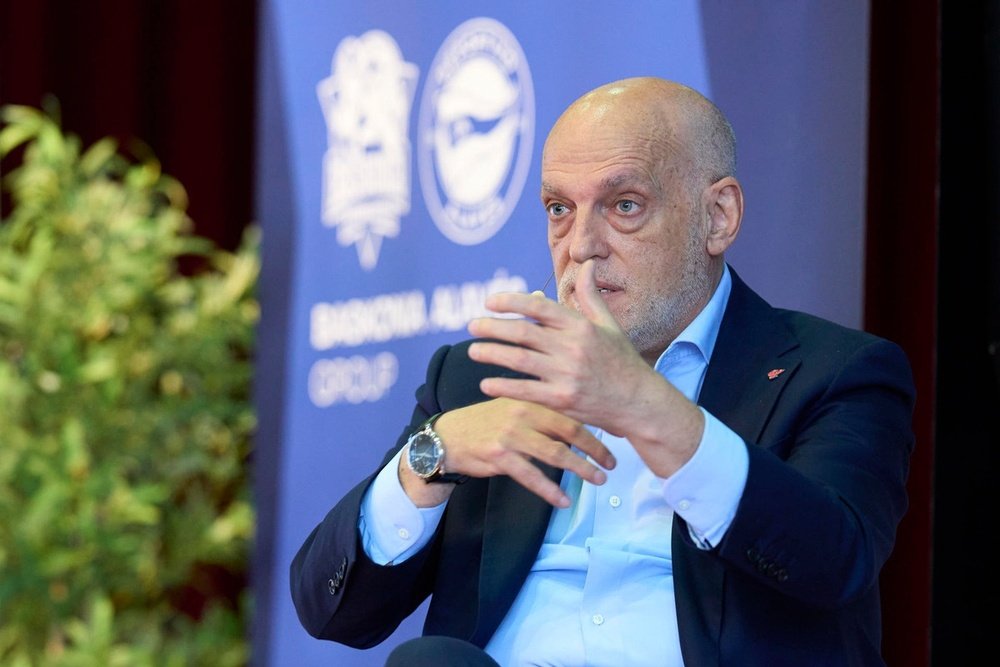Tebas insisted La Liga will not postpone Real Madrid's opener against Osasuna. EFE