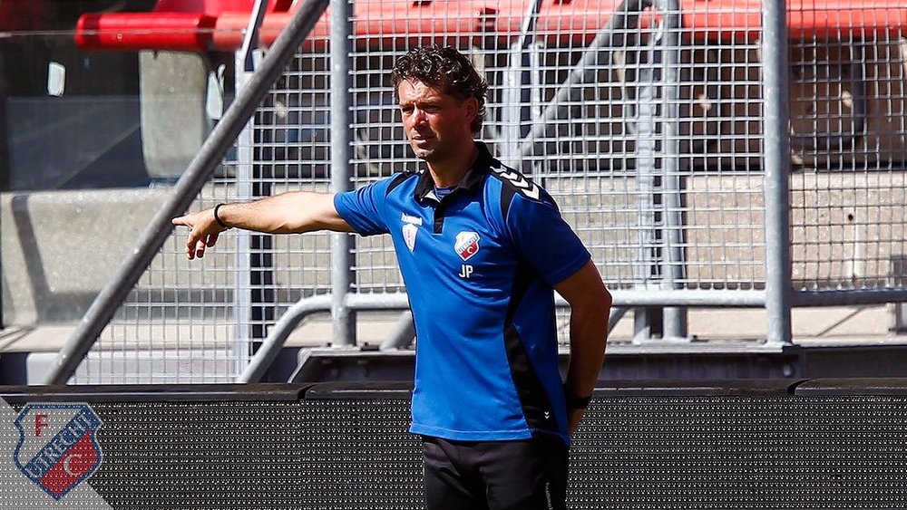 Jean-Paul de Jong, nuevo entrenador del Utrecht. Twitter/FCUtrecht