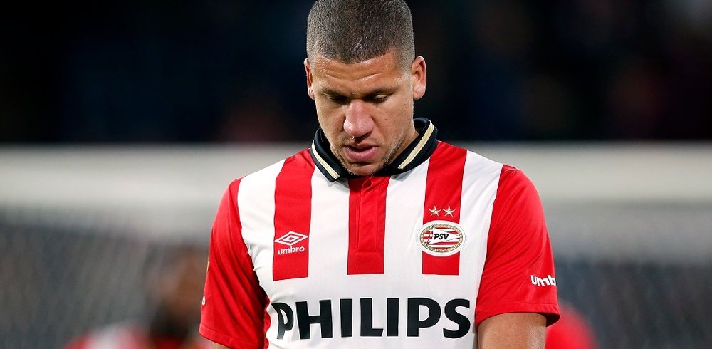 El defensor holandés ha firmado hasta 2021 con el Wolfsburgo alemán. PSV
