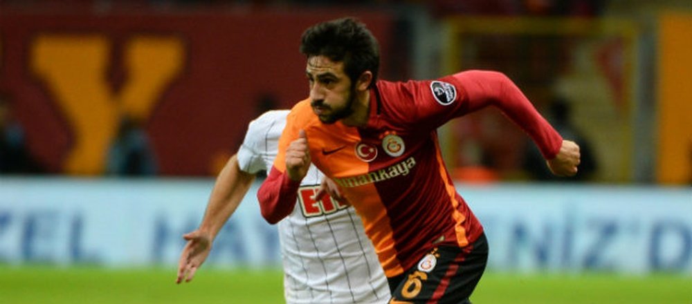 Jem Karacan firmó un contrato con el Bolton Wanderers tras meses sin equipo . Galatasaray