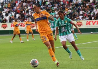 Jannifer Hermoso marcó sus primeros 2 goles con la camiseta de Tigres UANL en la contundente victoria de su equipo ante León por 2-7.