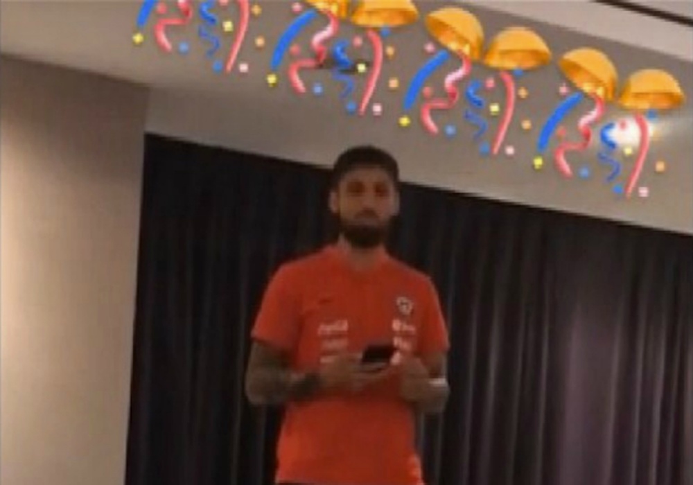 Jeraldino recibió su bautizo en la Selección Chilena. Instagram/kingarturo23oficial