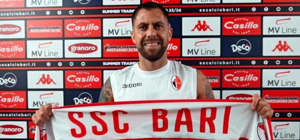 Ménez sigue en el fútbol italiano. Twitter/sscalciobari