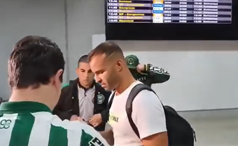 O avançado espanhol Jesé Rodríguez chegou ao Brasil na sexta-feira para assinar o seu novo contrato com o Coritiba e, em breves declarações à imprensa que o aguardava no aeroporto, afirmou estar feliz por esta nova etapa em sua carreira.